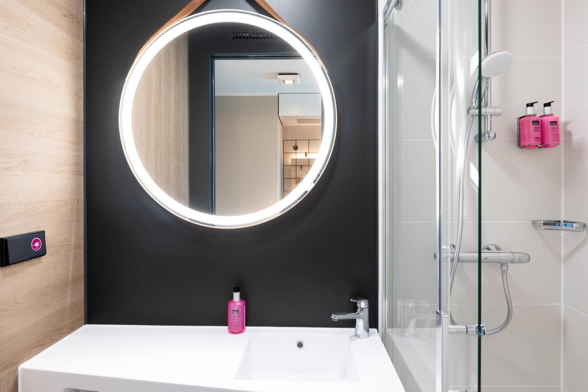 Moxy Utrecht Hotell Exteriör bild