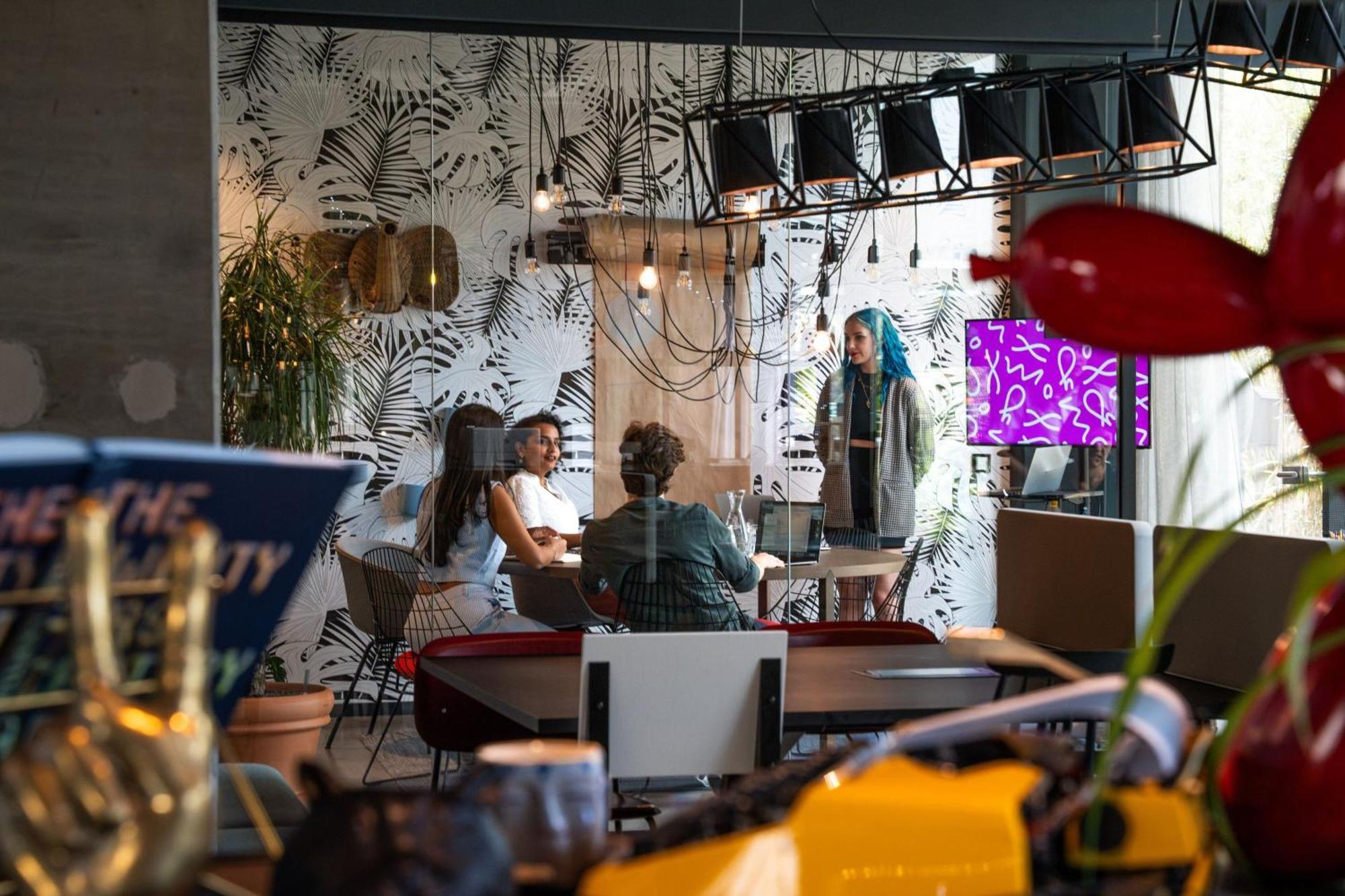 Moxy Utrecht Hotell Exteriör bild