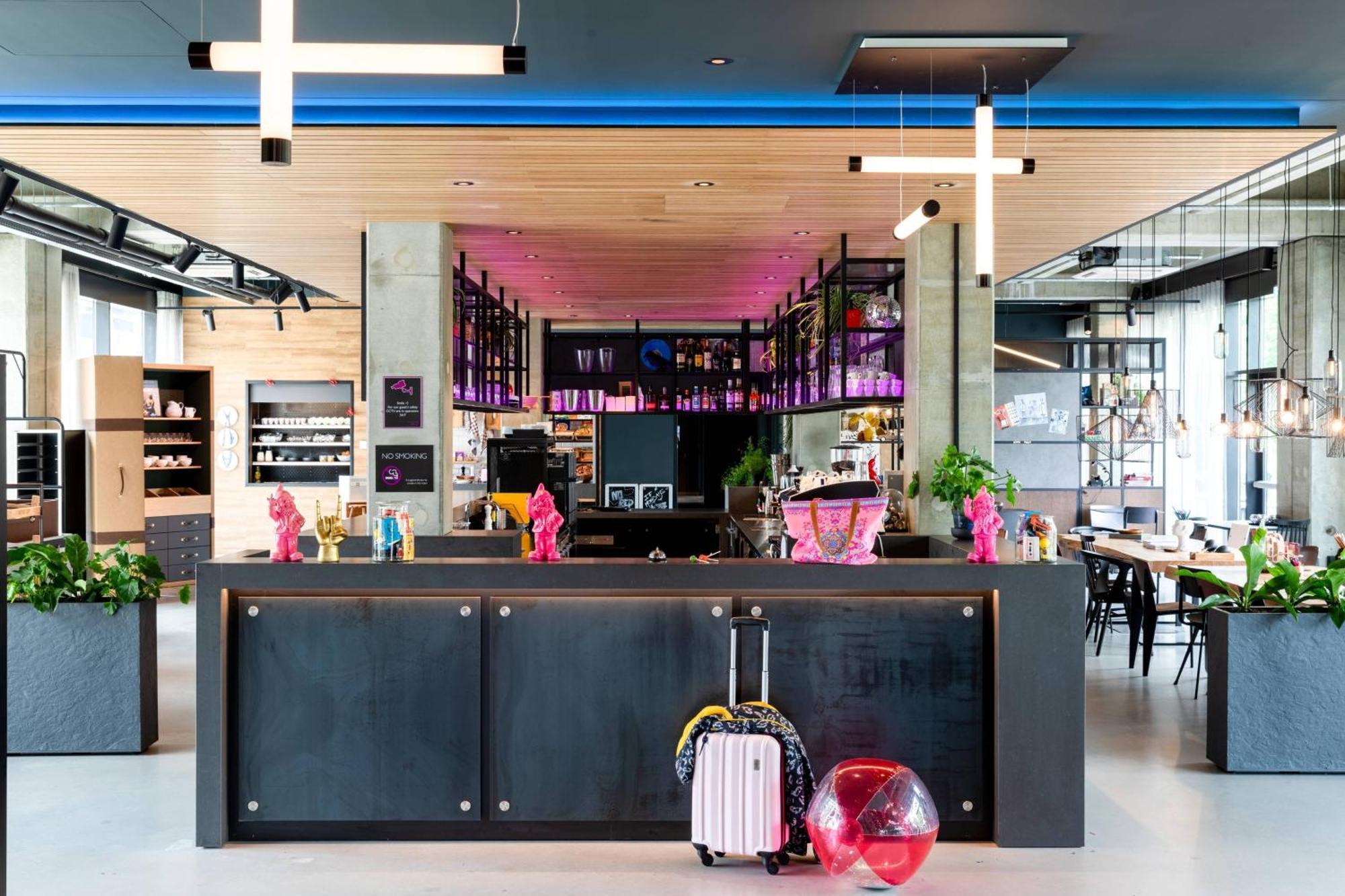 Moxy Utrecht Hotell Exteriör bild