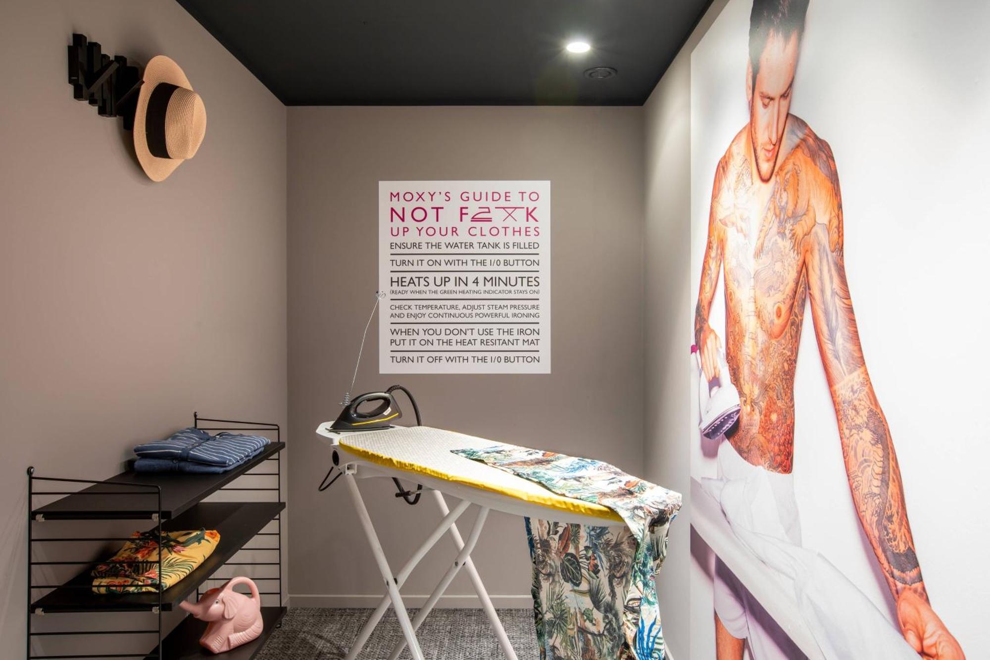 Moxy Utrecht Hotell Exteriör bild
