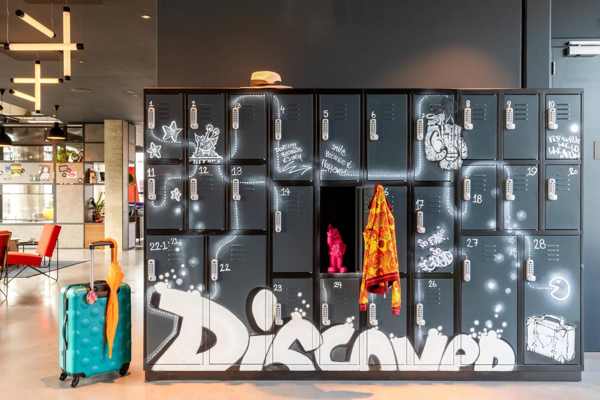 Moxy Utrecht Hotell Exteriör bild