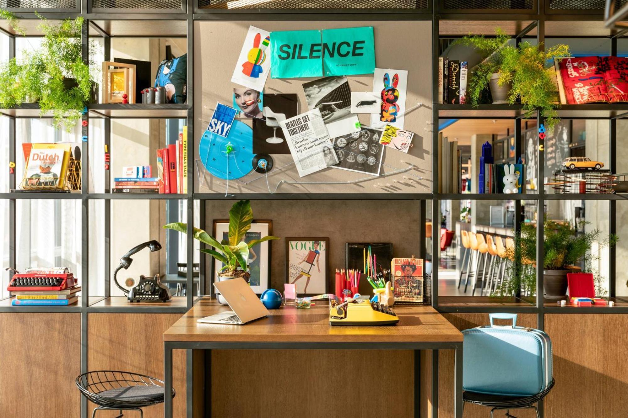 Moxy Utrecht Hotell Exteriör bild